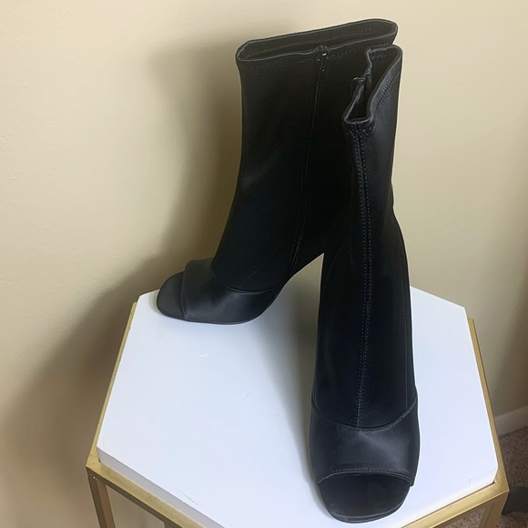 Steve Madden Black Satin Open Toe Heels Bootie - Picture 2 of 7